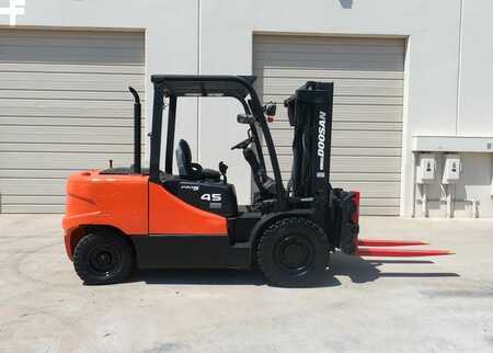 Carretilla elevadora diésel 2018  Doosan D45S-7 (1)