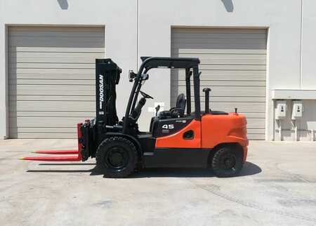 Carretilla elevadora diésel 2018  Doosan D45S-7 (2)
