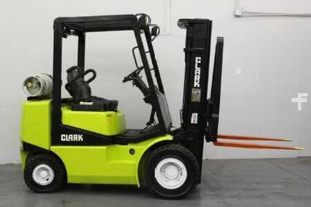 Propane Forklifts 1995  Clark CGP25 (1)