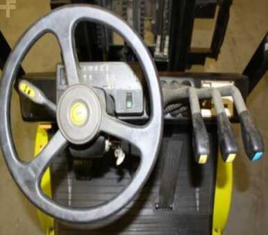 Propane Forklifts 1995  Clark CGP25 (9)