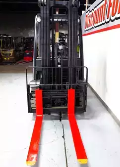 Propane Forklifts 2016  Yale GP050LX (3)
