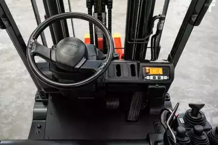 Montacargas Eléctrico (3 ruedas) 2018  Toyota 8FBE18U (9)