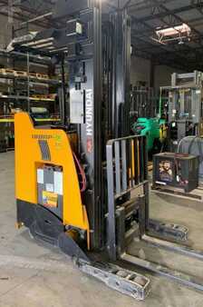 Montacargas de Pasillo Angosto 2012  Hyundai 18BRP-7 (1)