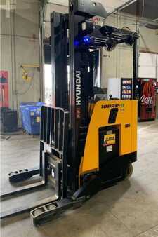 Montacargas de Pasillo Angosto 2012  Hyundai 18BRP-7 (2)