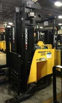 Montacargas de Pasillo Angosto 2012  Hyundai 18BRP-7 (4)