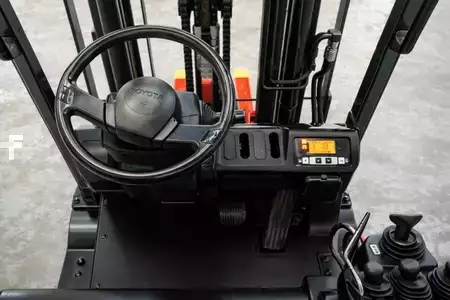 Montacargas Eléctrico (3 ruedas) 2019  Toyota 8FBE18U (9)