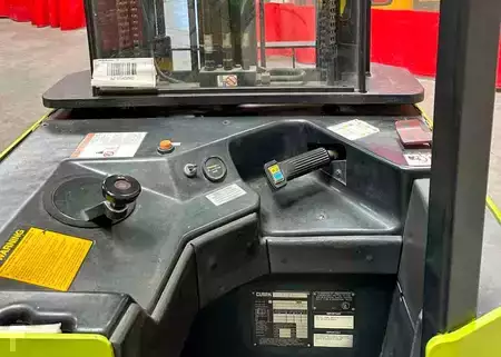 Turret Truck 1994  Clark NP30 (9)