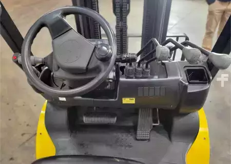 Propane Forklifts 2017  Yale GP050MX (9)