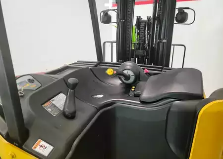 Stand-Up Rider Forklift 2022  Yale ESC030AD (9)