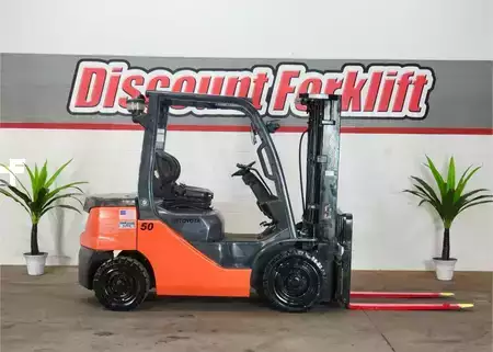 Montacargas diésel 2021  Toyota 8FDU25 (1)