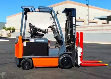 Montacargas Eléctrico (4 ruedas) 2015  Toyota 8FBCU30 (1)
