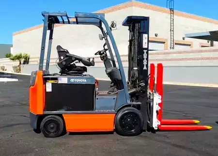 Montacargas Eléctrico (4 ruedas) 2015  Toyota 8FBCU30 (1)