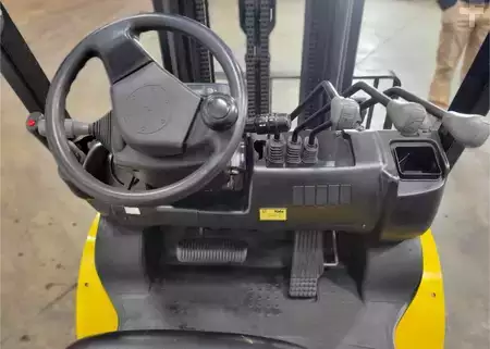 Propane Forklifts 2021  Yale GP050MX (9)
