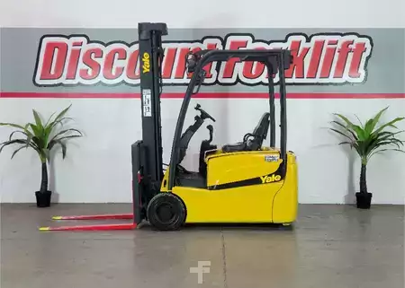 Montacargas Eléctrico (3 ruedas) 2020  Yale ERP040VT (2)