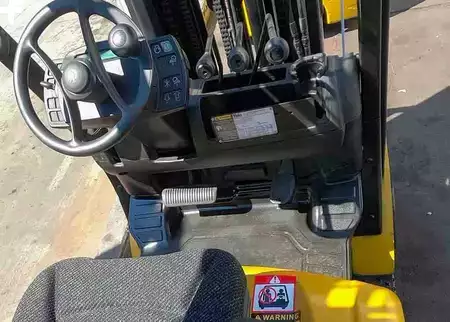 Propane Forklifts 2019  Yale GC060VX (9)