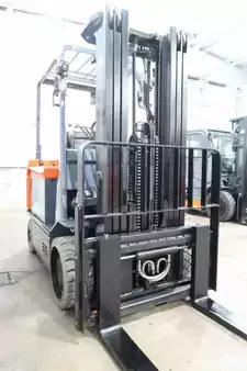 4-Wheel Electric 2018  Toyota 7FBCU35 (5)