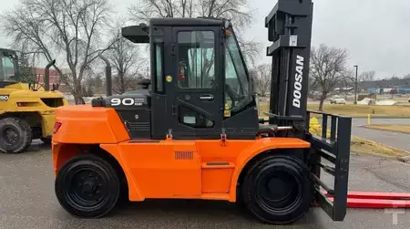 Diesel Forklifts 2016  Doosan D90S-7 (1)