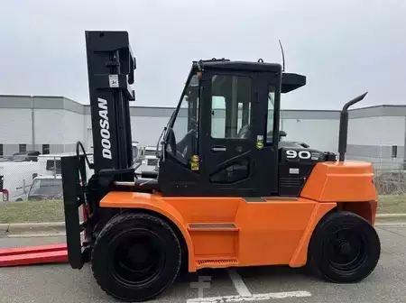 Diesel Forklifts 2016  Doosan D90S-7 (2)