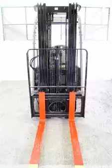 Montacargas Eléctrico (3 ruedas) 2009  Toyota 7FBEU20 (3)