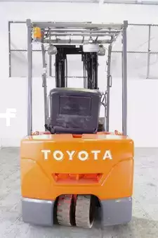 Montacargas Eléctrico (3 ruedas) 2009  Toyota 7FBEU20 (4)