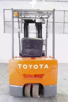 Montacargas Eléctrico (3 ruedas) 2009  Toyota 7FBEU20 (4)