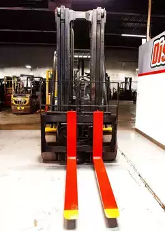 Propane Forklifts 2022  Yale GC100VX (7)