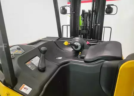 Stand-Up Rider Forklift 2015  Yale ESC030AC (9)