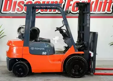 Montacargas GLP 2005  Toyota 7FGU25 (1)