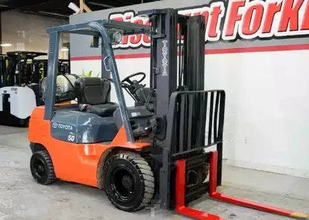 Montacargas GLP 2005  Toyota 7FGU25 (5)