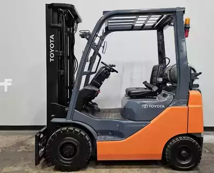 Montacargas GLP 2020  Toyota 8FGU15 (2)