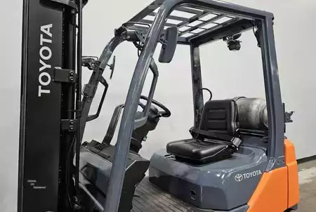 Montacargas GLP 2020  Toyota 8FGU15 (9)