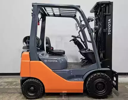 Montacargas GLP 2020  Toyota 8FGU15 (1)