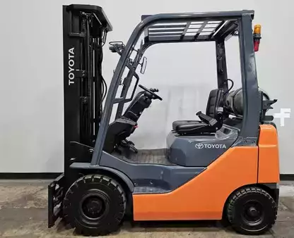 Montacargas GLP 2020  Toyota 8FGU15 (2)