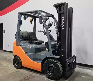 Montacargas GLP 2020  Toyota 8FGU15 (3)