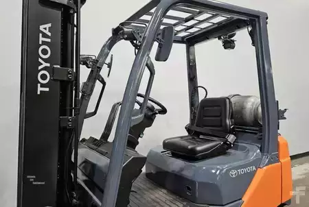 Montacargas GLP 2020  Toyota 8FGU15 (9)