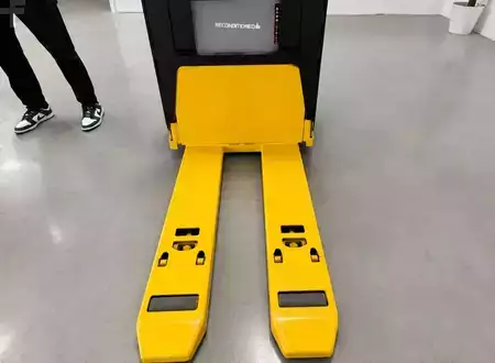 Electric Pallet Jacks 2020  Yale MPW060-E (6)