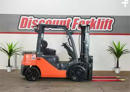 Montacargas diésel 2016  Toyota 8FDU25 (1)