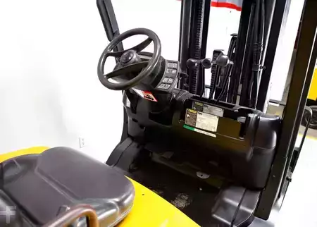 Propane Forklifts 2013  Yale GP050LX (9)