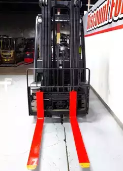 Propane Forklifts 2013  Yale GP050LX (3)