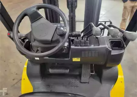 Propane Forklifts 2017  Yale GP050MX (9)