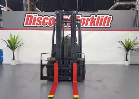 Propane Forklifts 2013  Yale GP060VX (3)