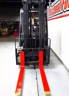 Propane Forklifts 2011  Yale GLP050LX (3)