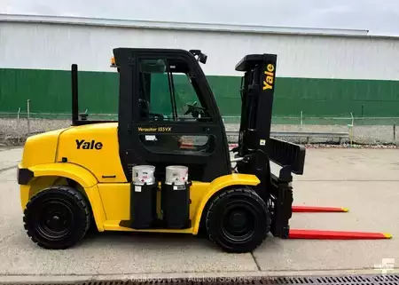 Propane Forklifts 2015  Yale GLP155VXGBV100 (1)