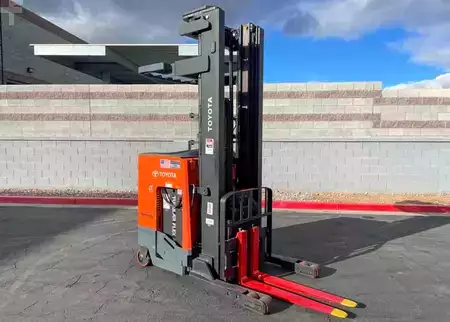 Montacargas de Pasillo Angosto 2019  Toyota 9BRU18 (5)