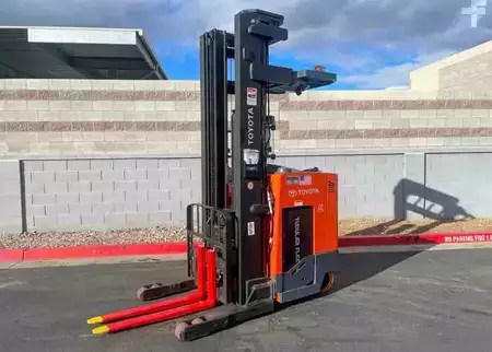 Montacargas de Pasillo Angosto 2019  Toyota 9BRU18 (6)