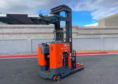 Montacargas de Pasillo Angosto 2019  Toyota 9BRU18 (7)
