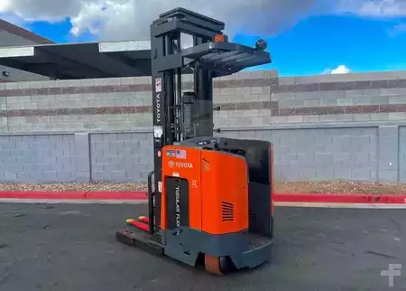 Montacargas de Pasillo Angosto 2019  Toyota 9BRU18 (8)