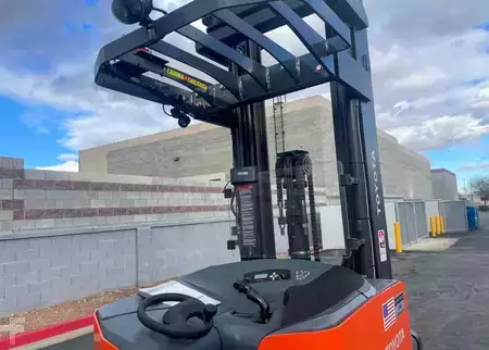 Montacargas de Pasillo Angosto 2019  Toyota 9BRU18 (9)