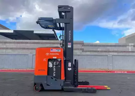 Montacargas de Pasillo Angosto 2020  Toyota 9BRU18 (1)