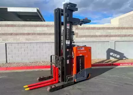 Montacargas de Pasillo Angosto 2020  Toyota 9BRU18 (6)